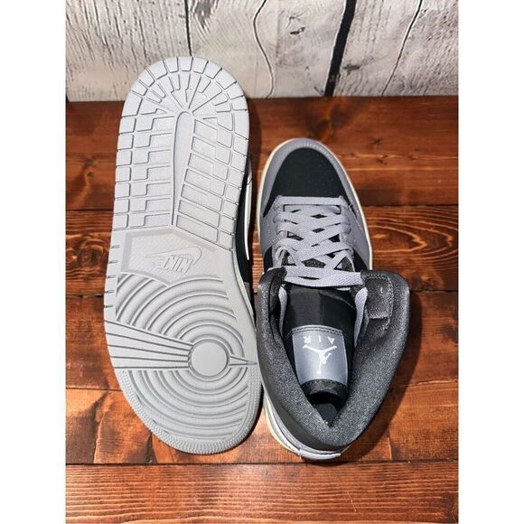 Air Jordan 1 Mid Cement Grey/ Anthracite/Sail Size 9.5 Women’s/ 8 Men’s Style BQ - Picture 6 of 8